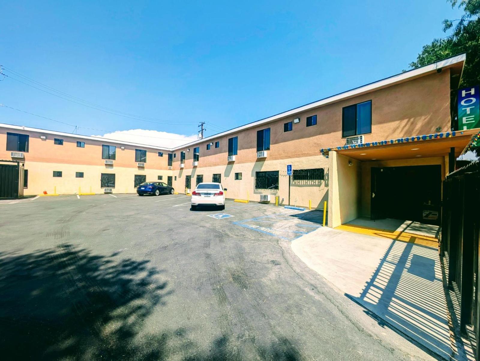 Star Inn Hotel Maywood Exterior photo